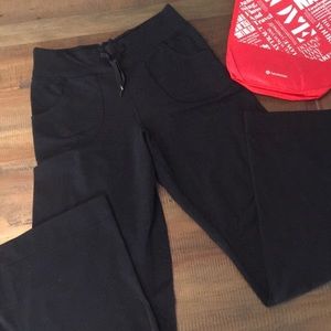 Lululemon pants with pockets